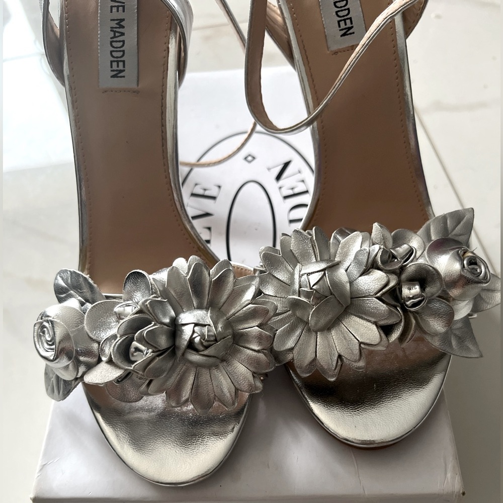 Steve Madden Metallic Floral Heels